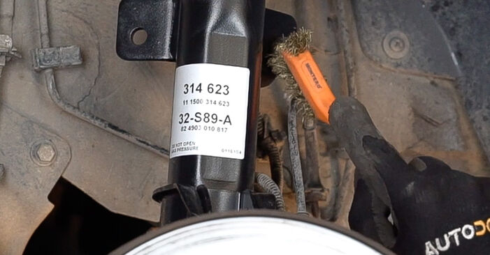 Jak wymienić Drążek skrętny w FIAT Stilo Multi Wagon (192) 1.4 16V 2008: pobierz instrukcje PDF i instrukcje wideo