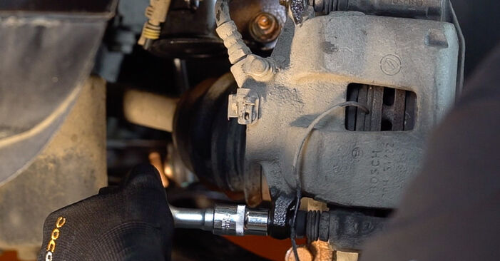 Hvordan skifte FIAT LINEA 2014 Bremseskiver trinn–for–trinn veiledning