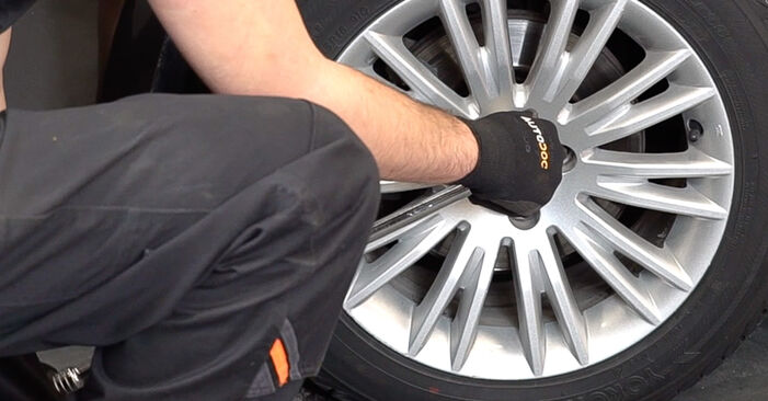 Wie Bremsscheiben FIAT DOBLO Pritsche/Fahrgestell (263) 1.3 D Multijet 2011 austauschen - Schrittweise Handbücher und Videoanleitungen