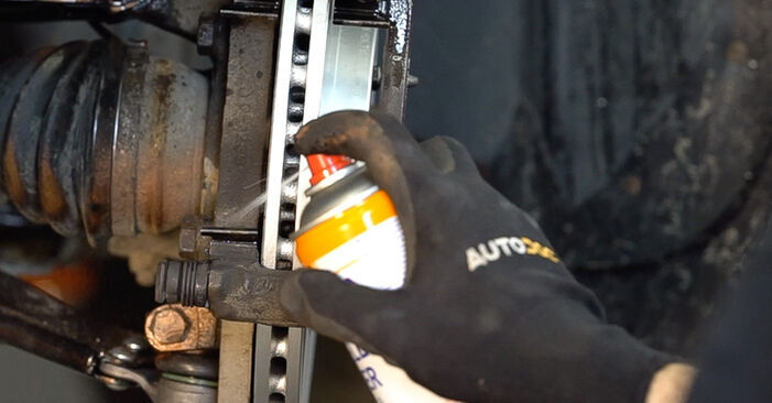 Replacing Brake Pads on Fiat Stilo 192 2001 1.9 JTD by yourself