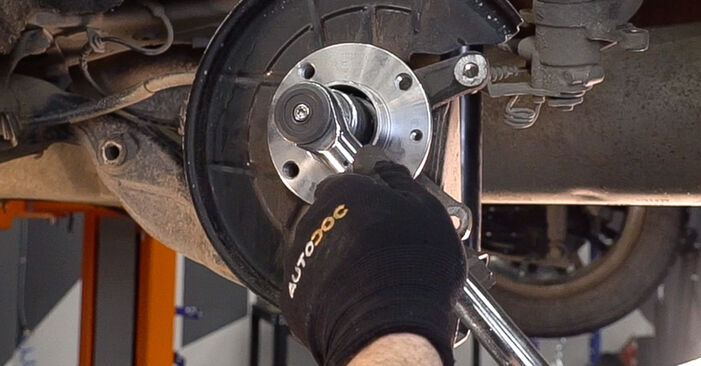 Cómo quitar Cojinete de Rueda en un FIAT 500 1.3 D Multijet (312CXB1A) 2013 - instrucciones online fáciles de seguir