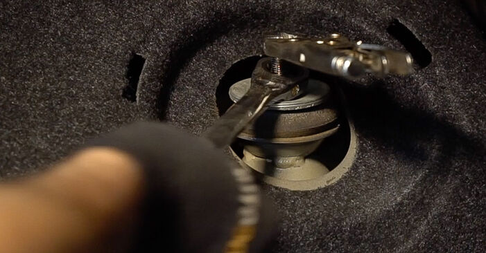 Cómo reemplazar Amortiguadores en un FIAT STILO (192) 1.9 JTD 2002 - manuales paso a paso y guías en video