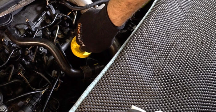 2012 Renault Latitude L70 wymiana Filtr oleju: darmowe instrukcje warsztatowe