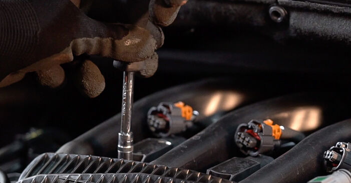 Zündkerzen Peugeot 208 Kastenwagen 1.4 HDi 68 (CR8HR0) 2014 wechseln: Kostenlose Reparaturhandbücher