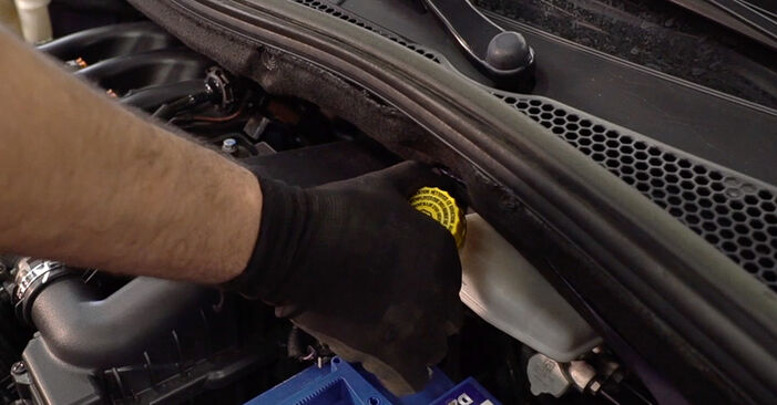 Wie Bremsscheiben beim Peugeot 206 Limousine 2007 gewechselt werden - Unentgeltliche PDF- und Videoanweisungen