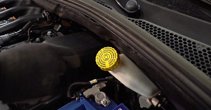 Hoe moeilijk is doe-het-zelf: Remblokken wisselen Peugeot 206 SW 1.1 2008 – download geïllustreerde instructies