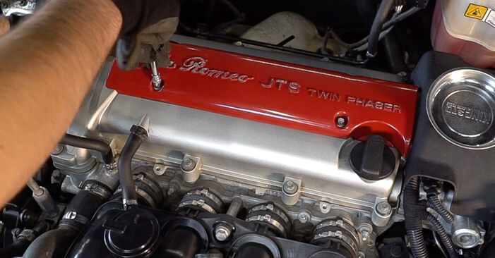 Wymiana Świeca zapłonowa Alfa Romeo Brera 2.4 JTDM 20V (939DXD1B, 939DXD12) 2006 - darmowe instrukcje PDF i wideo