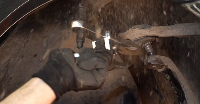 Changing Control Arm on ALFA ROMEO SPIDER (939) 3.2 JTS Q4 (939EXG2B, 939EXG22) 2009 by yourself