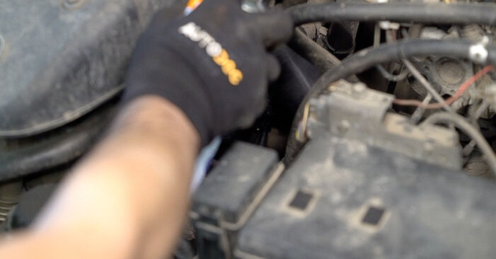 How to replace Oil Filter on TOYOTA Tundra Pickup (_K3_, _K4_) 2004: download PDF manuals and video instructions