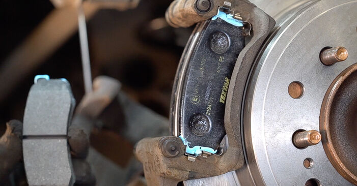 Wie lange braucht der Teilewechsel: Bremsscheiben am Toyota FJ Cruiser 2014 - Einlässliche PDF-Wegleitung