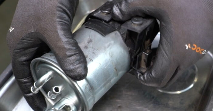 Replacing Fuel Filter on VW Sharan 1 2005 1.9 TDI by yourself