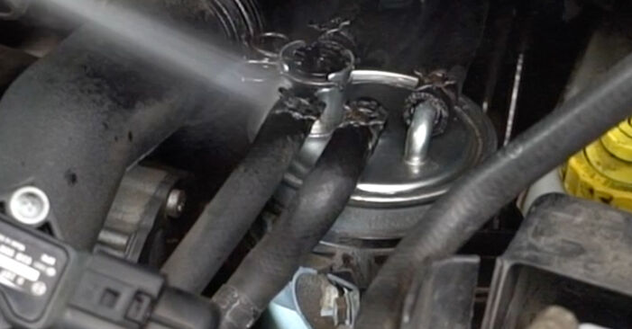 Sharan 7M 2.0 TDI 1997 Kraftstofffilter wechseln: Gratis Reparaturanleitungen