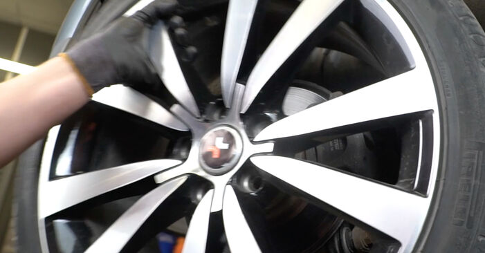 Schimbați Placute Frana la VW T-Roc Cabrio (AC7) 1.5 TSI 2022 de unul singur