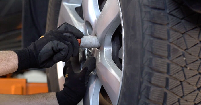 Toyota Prius Plus 1.8 Hybrid (ZVW4_) 2013 Bremsbeläge wechseln: Kostenfreie Reparaturwegleitungen