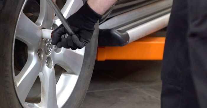 Come cambiare Biellette Barra Stabilizzatrice posteriore e anteriore su TOYOTA RAV 4 IV (ZSA4_, ALA4_) 2.2 D 4WD (ALA49) 2012 - manuali PDF e video gratuiti