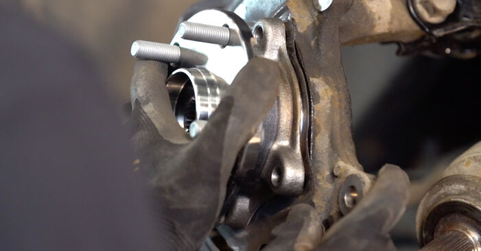 Wie schmierig ist es, selber zu reparieren: Radlager beim Toyota Avensis T27 Kombi 1.6 D4-D (WWT270_) 2015 wechseln – Downloaden Sie sich Bildanleitungen