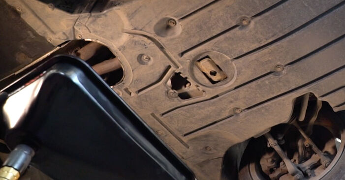 Ölfilter beim BMW X6 ActiveHybrid xDrive 2014 selber erneuern - DIY-Manual