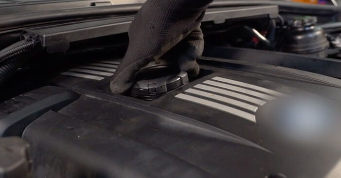 5 Touring (F11) 525 d xDrive 2011 Filtr oleju instrukcje warsztatowe samodzielnej wymiany