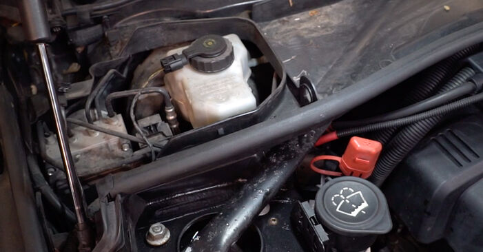 Cómo quitar Bujía de Encendido en un BMW Z4 sDrive 35 is 2013 - instrucciones online fáciles de seguir