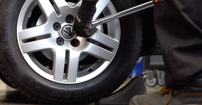 Πώς να αντικαταστήσετε VW BORA Ράβδος ζεύξης - εγχειρίδια βήμα προς βήμα και οδηγοί βίντεο