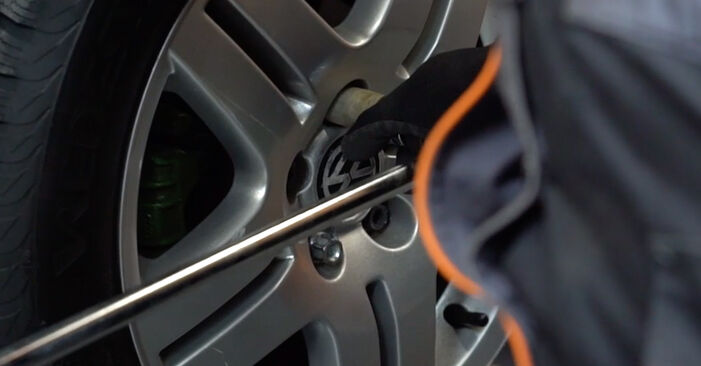 Comment remplacer VW PASSAT Plaquette de frein - manuels pas à pas et guides vidéo