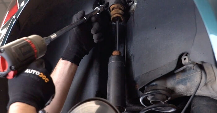 VW BORA 1.9 TDI Shock Absorber replacement: online guides and video tutorials