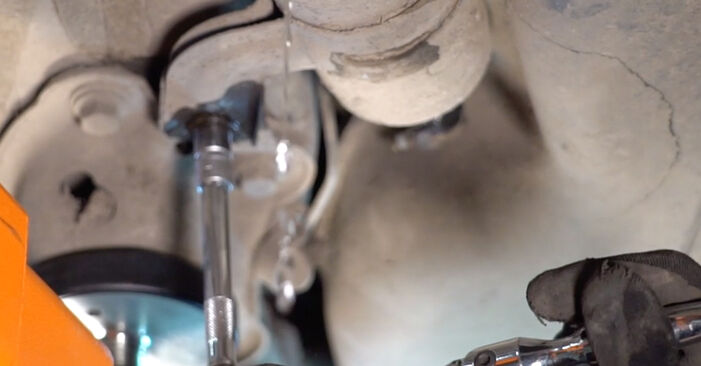 Wie schmierig ist es, selber zu reparieren: Kraftstofffilter beim Volvo C70 1 Cabrio 2.4 T 2004 wechseln – Downloaden Sie sich Bildanleitungen