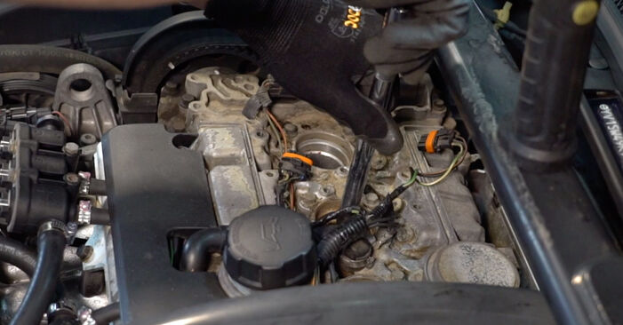 Hinweise des Automechanikers zum Wechseln von VOLVO V70 I (875, 876) 2.4 Turbo 1997 Zündkerzen