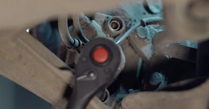 Wie kompliziert ist es, selbst zu reparieren: Bremsscheiben am Volvo v70 1 2.3 Turbo 1995 ersetzen – Laden Sie sich illustrierte Wegleitungen herunter