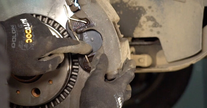 Volvo S80 1 D5 2000 Bremsbeläge wechseln: Gratis Reparaturanleitungen