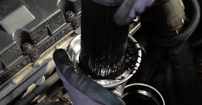 How to replace Oil Filter on VW LT 28-35 II Bus (2DB, 2DE, 2DK) 2001: download PDF manuals and video instructions