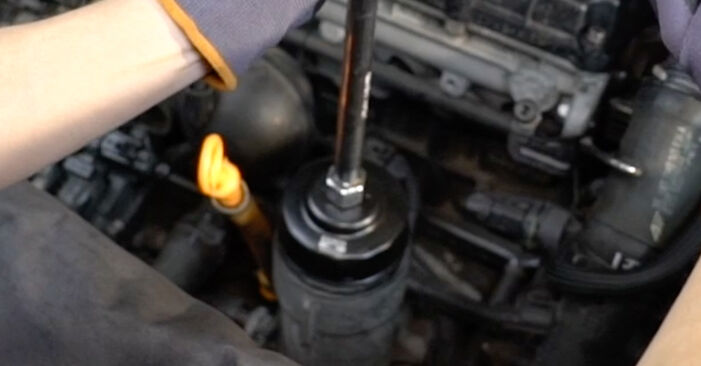Ersetzen Sie Ölfilter am VW LT 28-46 II Pritsche / Fahrgestell (2DC, 2DF, 2DG, 2DL, 2DM) 2.3 1999 selber