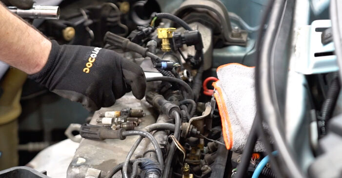 FIAT STILO 1.6 16V Spark Plug replacement: online guides and video tutorials