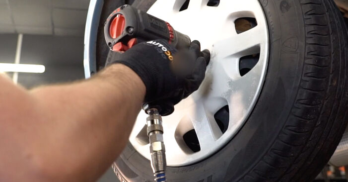Hvordan man fjerner FIAT COUPE Hjulleje - nem at følge online instruktioner