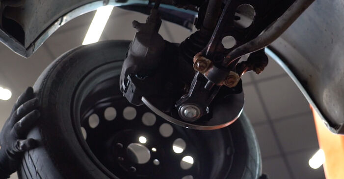 Cómo reemplazar Bieletas de Suspensión en un FIAT Idea (350_) 1.4 16V 2004 - manuales paso a paso y guías en video