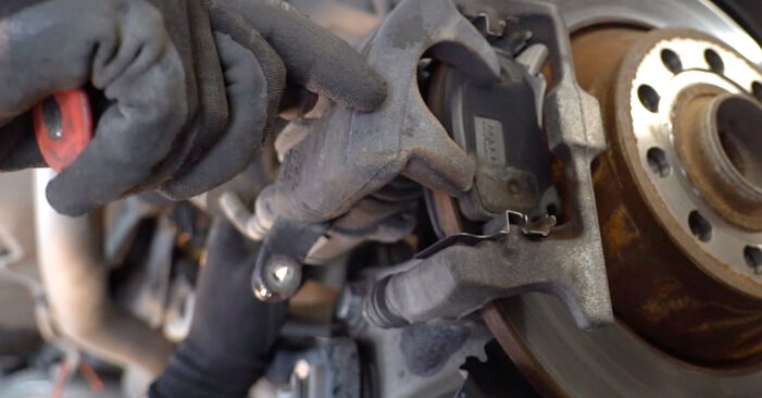 Hvordan skifte AUDI TT 2013 Bremseklosser trinn–for–trinn veiledning