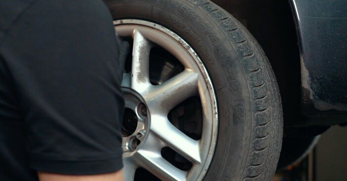 RENAULT CLIO Skersinės vairo trauklės galas keitimas: nemokamos remonto instrukcijos
