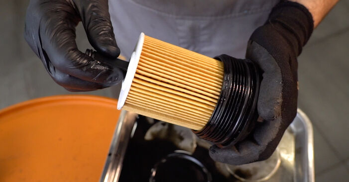 How to replace Oil Filter on VW Touareg (7LA, 7L6, 7L7) 2007: download PDF manuals and video instructions