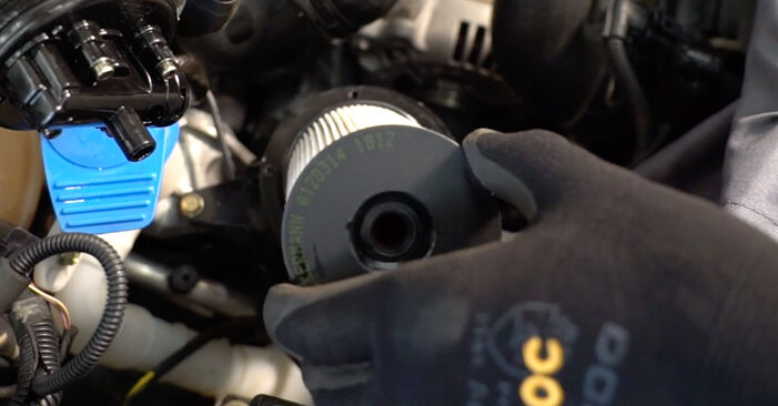 VW SCIROCCO Kütusefilter samm-sammulised asendamise juhend
