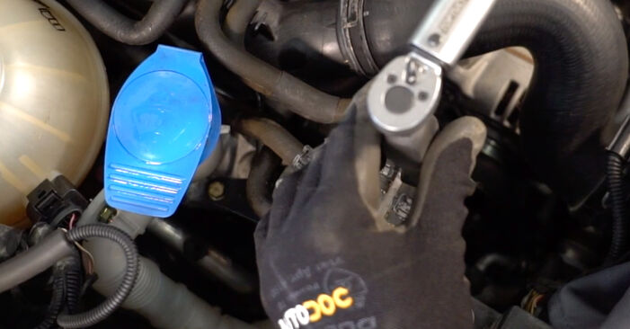 schimb Filtru combustibil VW SCIROCCO 2.0 TFSi: ghidurile online și tutorialele video