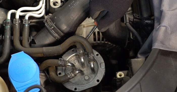 Schimbare Filtru combustibil VW SCIROCCO Van (137) 2.0 TFSi 2010: manualele de atelier gratuite