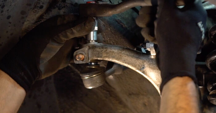 Changing Track Rod End on AUDI A4 Saloon (8D2, B5) 1.8 T 1997 by yourself
