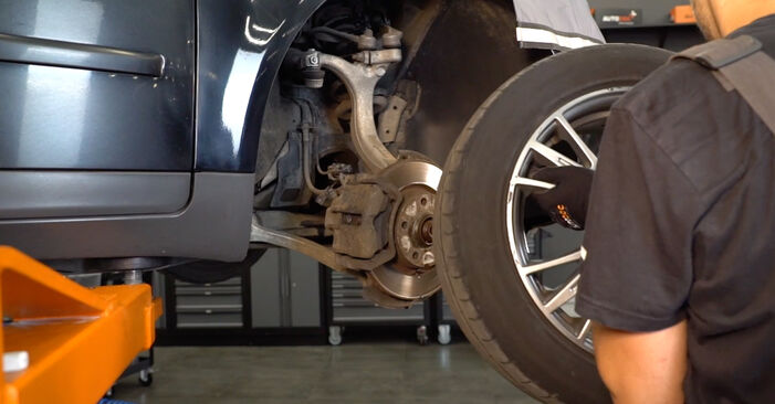 Changing Control Arm on AUDI A8 (4D2, 4D8) 2.5 TDI 1997 by yourself