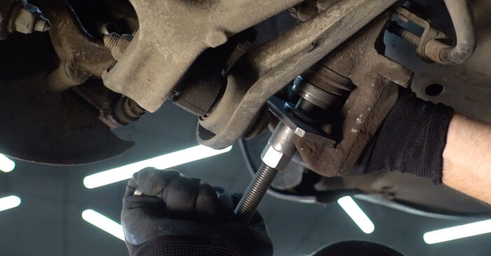 Wie problematisch ist es, selber zu reparieren: Bremsscheiben beim AUDI A4 B7 Cabrio (8HE) 1.8 T 2008 auswechseln – Downloaden Sie sich bebilderte Tutorials
