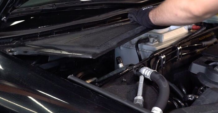 Cómo reemplazar Amortiguadores en un AUDI A4 Cabrio (8H7, B6, 8HE, B7) 1.8 T 2003 - manuales paso a paso y guías en video