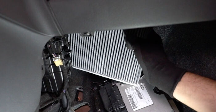 Wie problematisch ist es, selber zu reparieren: Innenraumfilter beim Fiat 500 312 0.9 (312AXM1B) 2013 auswechseln – Downloaden Sie sich bebilderte Tutorials