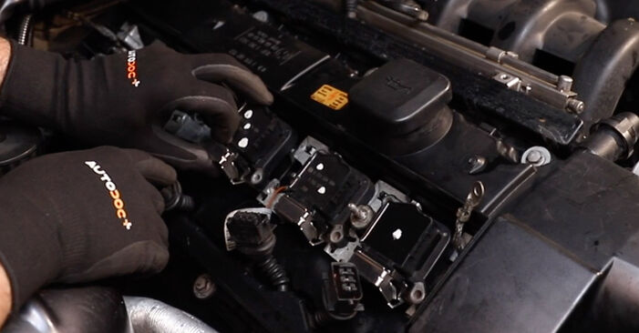 Cómo cambiar Bujía de Encendido en un BMW E36 Cabrio 1993 - Manuales en PDF y en video gratuitos
