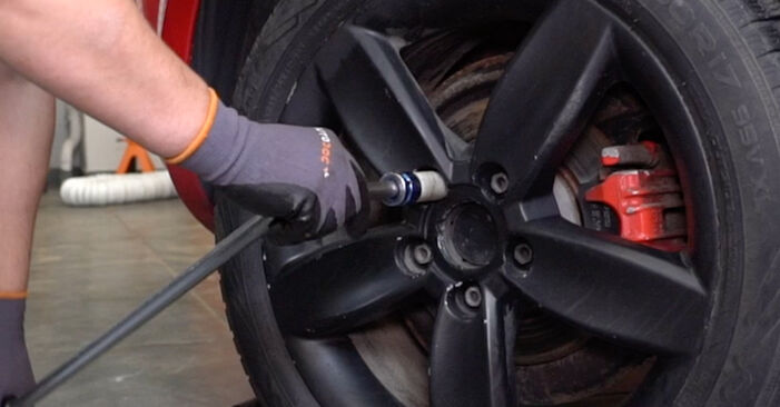 Come cambiare Pastiglie dei freni posteriori e anteriori su Seat Ibiza 6j Station Wagon 1.2 TDI 2010 - manuali PDF e video gratuiti