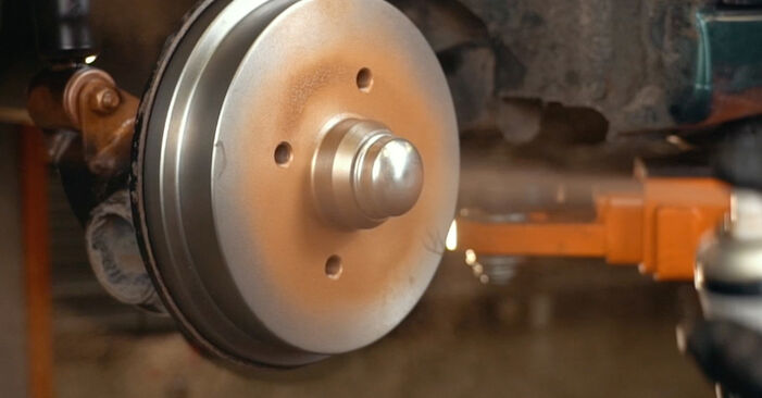 Changing Wheel Bearing on VW PASSAT Saloon (32B) 1.6 D 1987 by yourself
