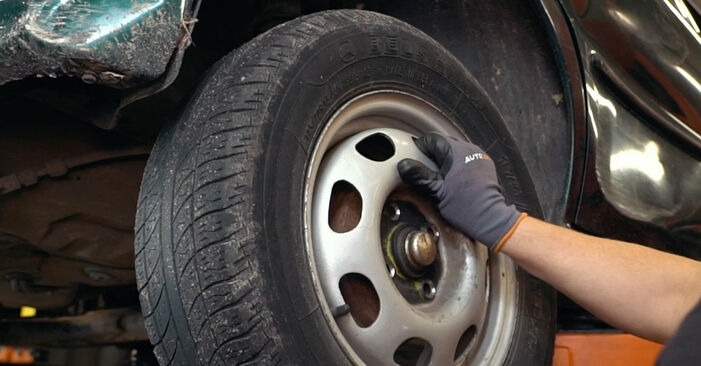 Hvordan man fjerner VW DERBY Hjulleje - nem at følge online instruktioner